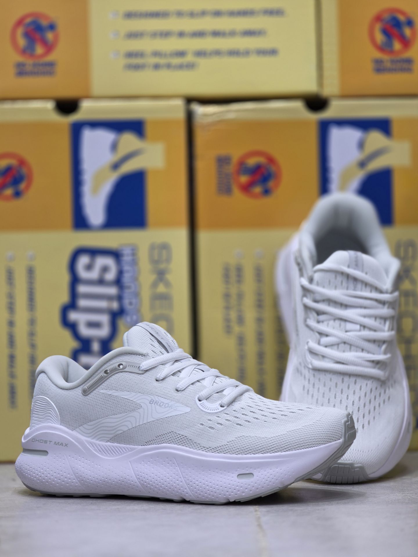 کتونی بروکس گاست مکس 2 /Brooks ghost max 2 / سایز 40 تا 45/ فروش تکی و عمده
