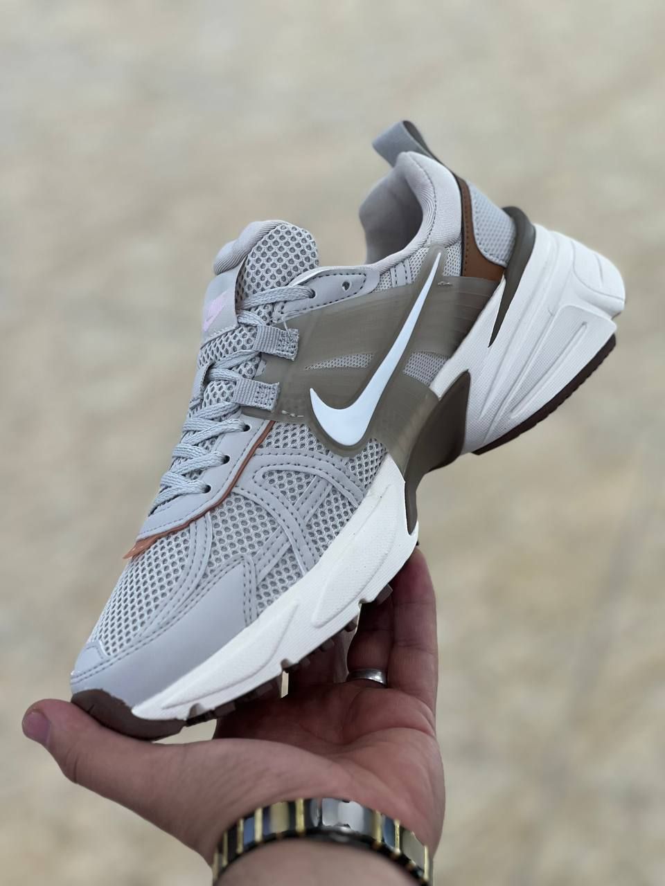 کتونی نایک وی تو کی Nike V2k Run/ساخت ویتنام/سایز ۴۰الی ۴۵/باجعبه بارکد دار