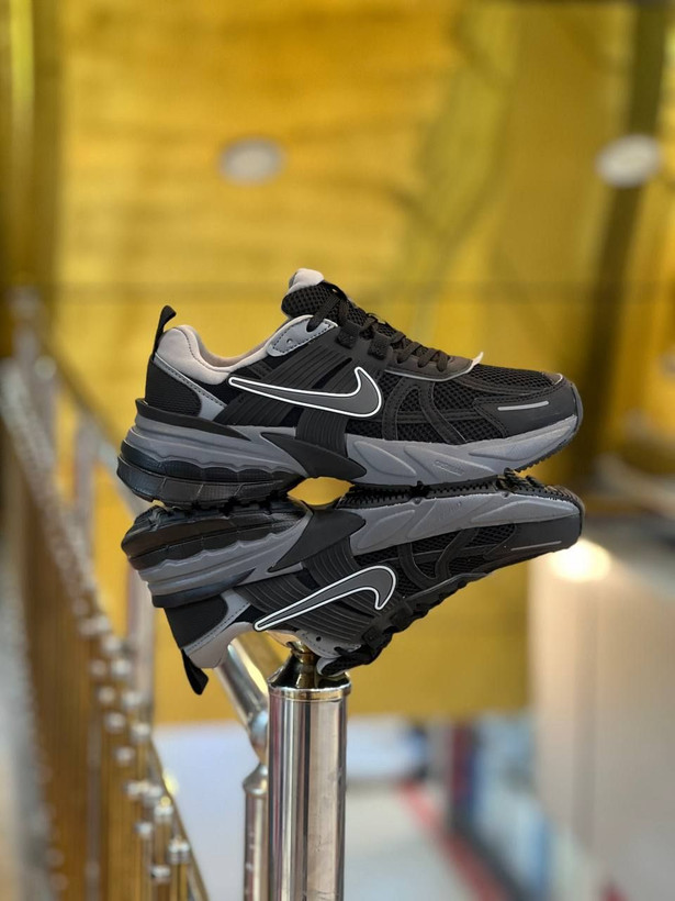 کتونی ویتنامی نایک وی تو کی Nike V2k Run/ساخت ویتنام/سایز ۴۰الی ۴۵/باجعبه بارکد دار