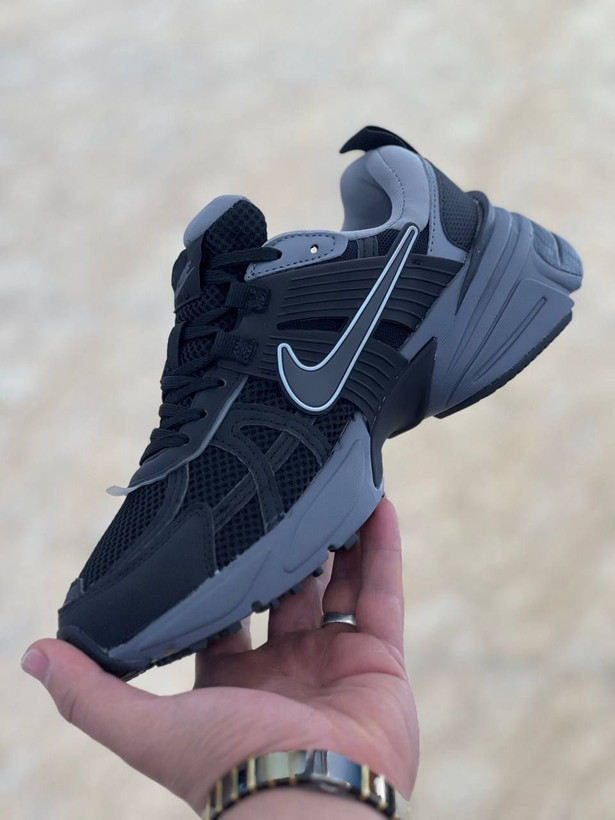 کتونی ویتنامی نایک وی تو کی Nike V2k Run/ساخت ویتنام/سایز ۴۰الی ۴۵/باجعبه بارکد دار