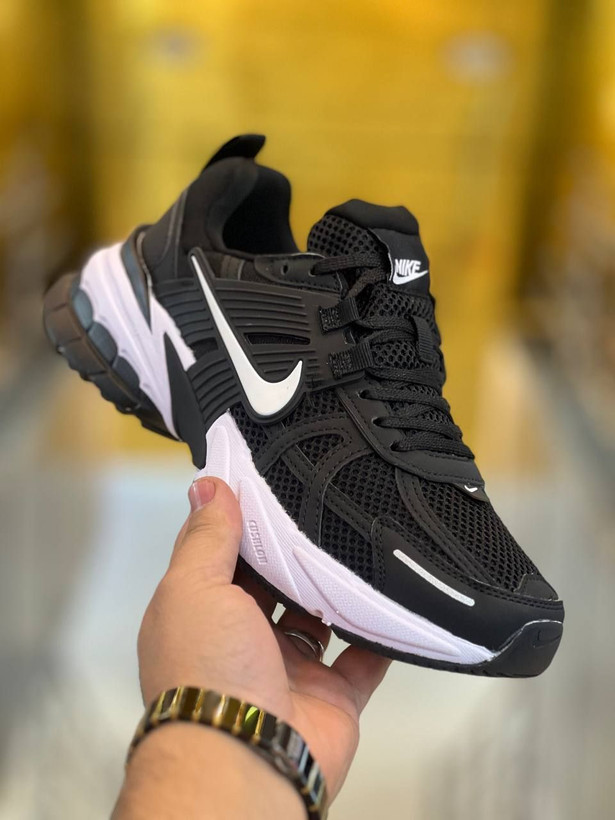 نایک وی تو کی Nike V2k Run/ساخت ویتنام/سایز ۴۰الی ۴۵/باجعبه بارکد دار