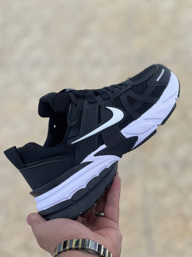 نایک وی تو کی Nike V2k Run/ساخت ویتنام/سایز ۴۰الی ۴۵/باجعبه بارکد دار