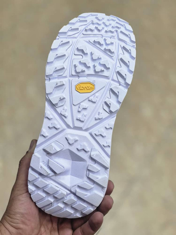 کتونی ویتنامی هوکا کاها وارداتی / hoka kaha / ضد آب / زیره ویبرام / سایز ۴۰ ۴۱ ۴۲ ۴۳ ۴۴ ۴۵