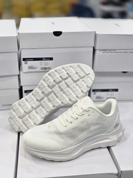 کتونی ویتنامی الو Alo Yoga Alo Runner sneakers/ساخت ویتنام/سایز ۴۰تا ۴۵/فروش عمده و تک/ضمانت کالا