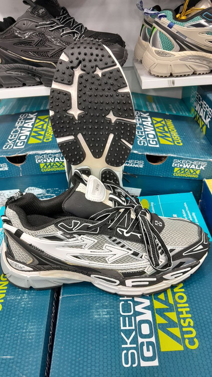 کفش آفوایتOff-White/سایز ۴۰ الی ۴۵/ساخت ویتنام/فروش عمده و تک/ضمانت کالا/کیفست مستر کوالیتی A