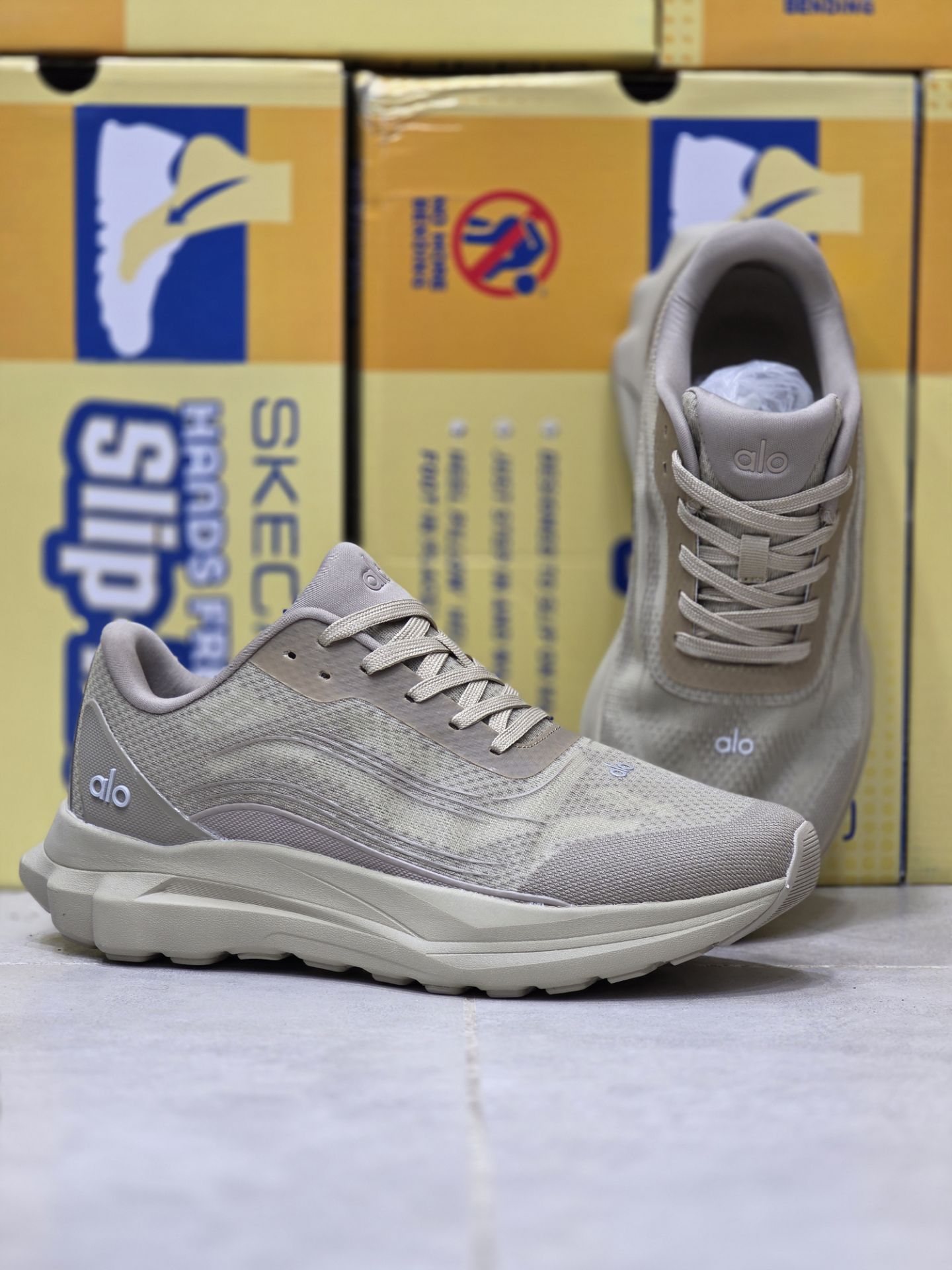 کتونی الو Alo Yoga Alo Runner sneakers/ساخت ویتنام/سایز ۴۰تا ۴۵/فروش عمده و تک/ضمانت کالا