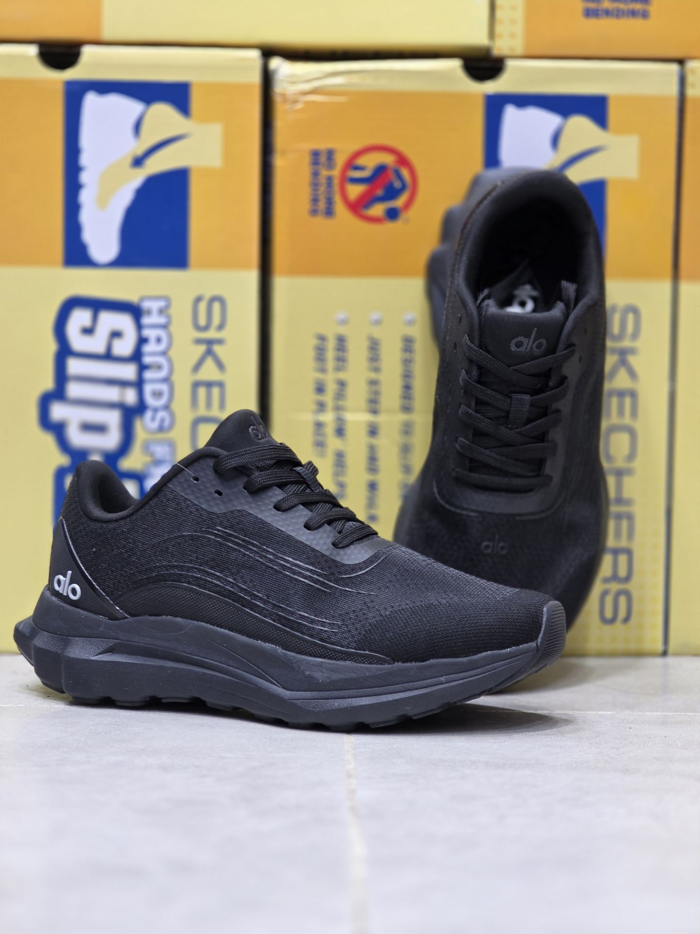 الو Alo Yoga Alo Runner sneakers/ساخت ویتنام/سایز ۴۰تا ۴۵/فروش عمده و تک/ضمانت کالا