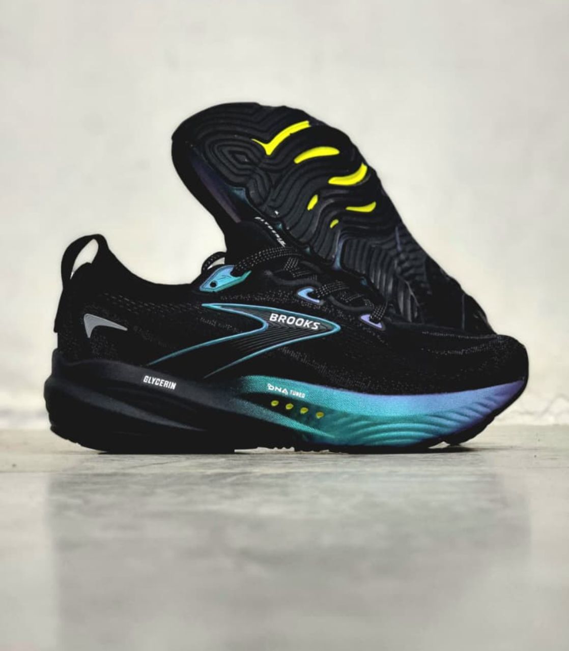 کتونی بروکس گلیسرین ۲۲ /BROOKS GLYCERIN 22 /ساخت ویتنام/ سایز ۴۰ تا ۴۵/ فروش بصورت عمده و تک