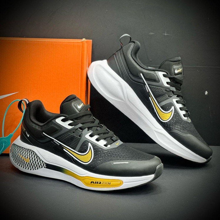 نایک ایر زوم باجعبه بارکددار سایز:40تا 45 در 6 رنگ شیک .Nike Air zoom