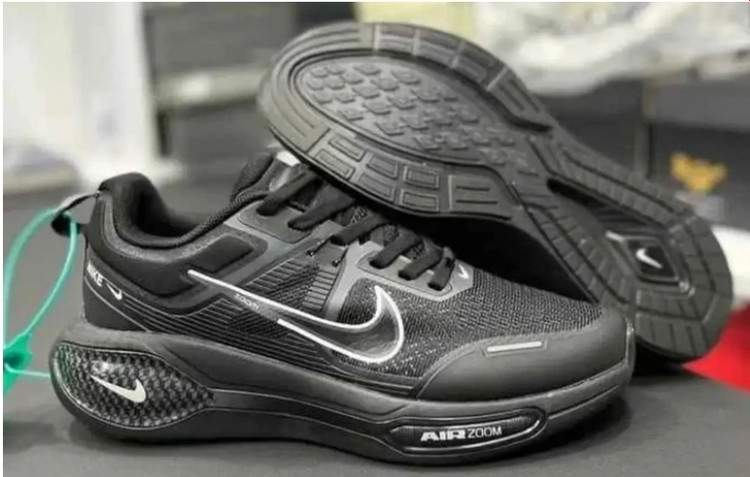 نایک ایر زوم باجعبه بارکددار سایز:40تا 45 در 6 رنگ شیک .Nike Air zoom