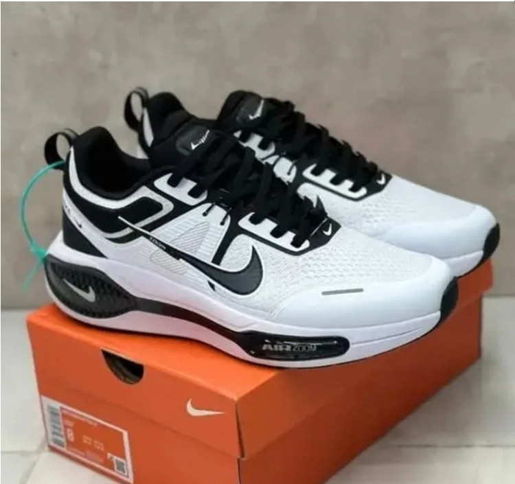 نایک ایر زوم باجعبه بارکددار سایز:40تا 45 در 6 رنگ شیک .Nike Air zoom