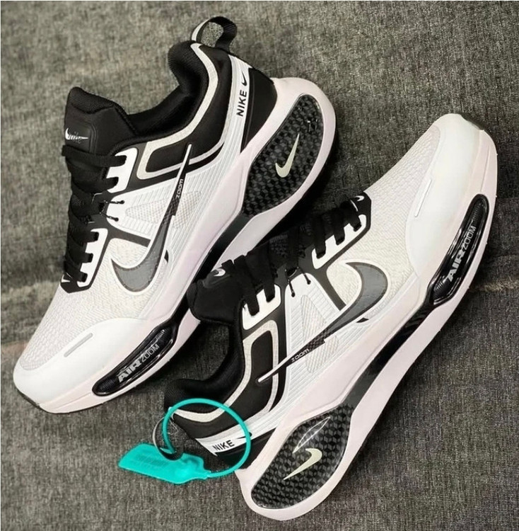 نایک ایر زوم باجعبه بارکددار سایز:40تا 45 در 6 رنگ شیک .Nike Air zoom