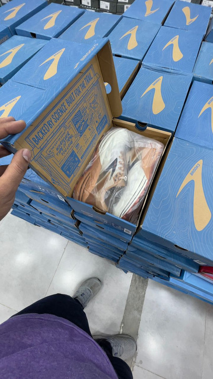 کتونی بروکس کاسکادیا 16 -5 رنگ شیک سایز:40 تا 45 باجعبه بارکد دار عمده وتک