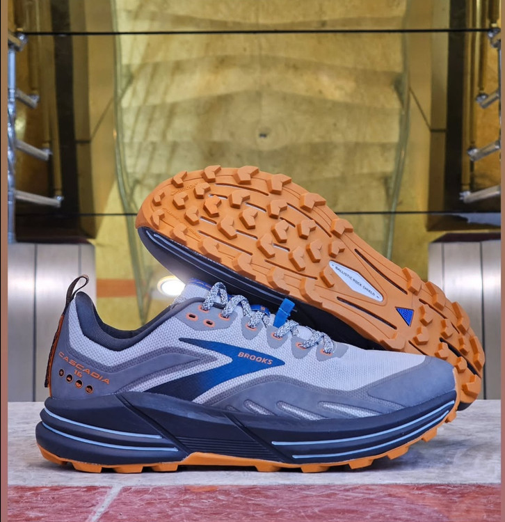 کتونی بروکس کاسکادیا 16/Brooks cascadia16/ ساخت ویتنام /همراه با جعبه/سایز ۴۰ تا ۴۵/فروش تک و عمده