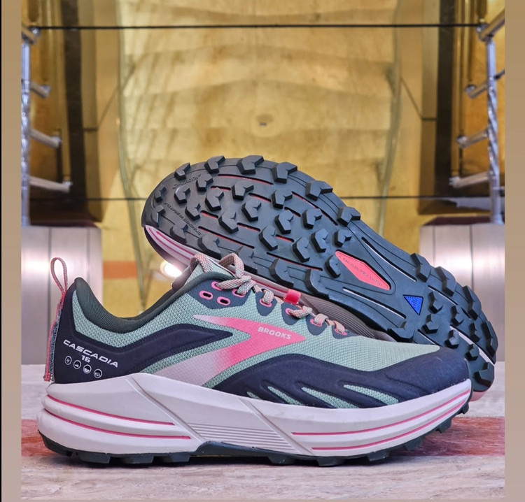 کتونی بروکس کاسکادیا 16/Brooks cascadia16/ ساخت ویتنام /همراه با جعبه/سایز ۴۰ تا ۴۵/فروش تک و عمده