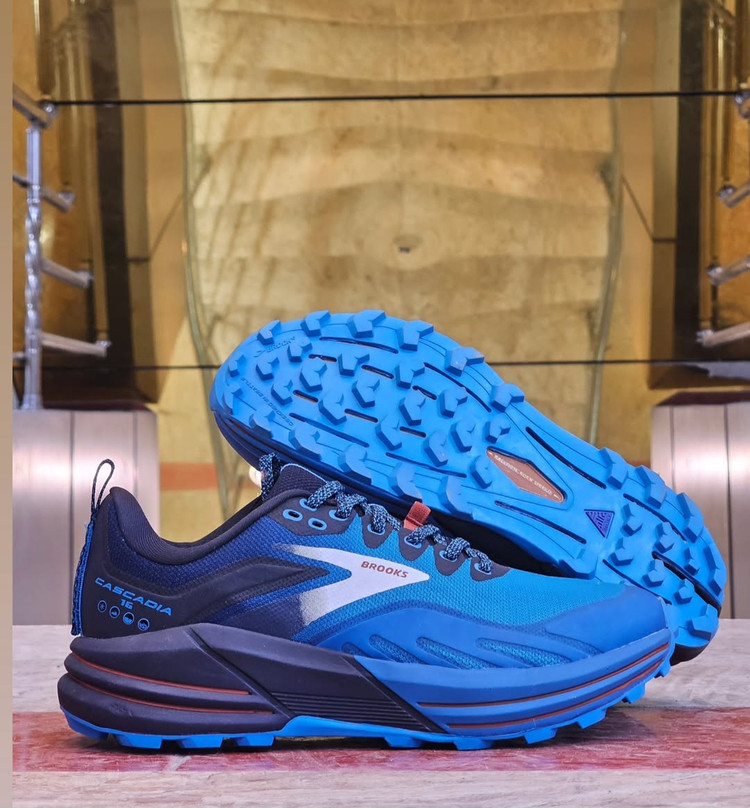کتونی بروکس کاسکادیا 16/Brooks cascadia16/ ساخت ویتنام /همراه با جعبه/سایز ۴۰ تا ۴۵/فروش تک و عمده