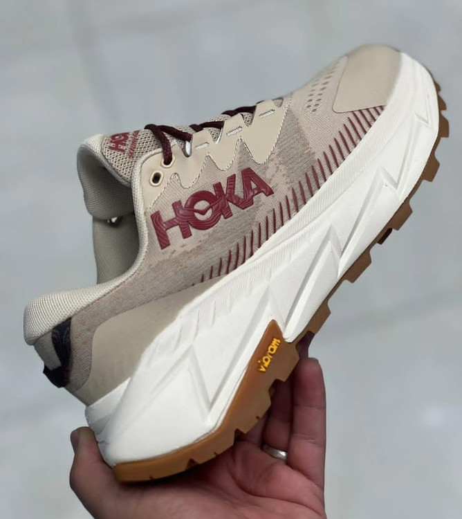 کتونی هوکا وان وان زیره ویبرام گورتکس ، وارداتی ساخت ویتنام ، سایز۴۰ تا ۴۵ فروش بصورت عمده و تک . HOKA ONE ONE M SKYLINE_FLOAT X VIETNAM