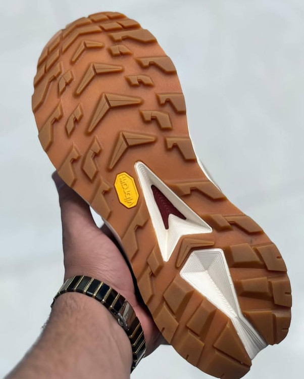 کتونی هوکا وان وان زیره ویبرام گورتکس ، وارداتی ساخت ویتنام ، سایز۴۰ تا ۴۵ فروش بصورت عمده و تک . HOKA ONE ONE M SKYLINE_FLOAT X VIETNAM