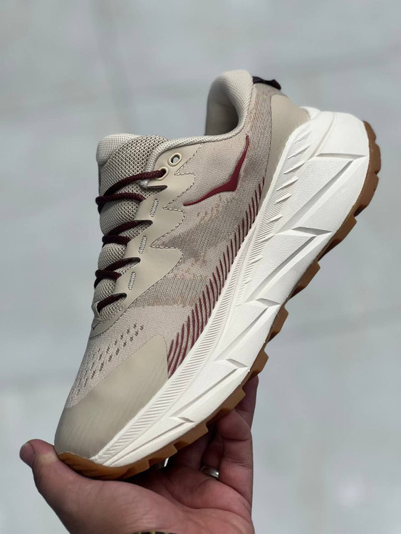 کتونی هوکا وان وان زیره ویبرام گورتکس ، وارداتی ساخت ویتنام ، سایز۴۰ تا ۴۵ فروش بصورت عمده و تک . HOKA ONE ONE M SKYLINE_FLOAT X VIETNAM