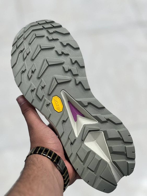 هوکا وان اسکای لاین Hoka Skylineساخت ویتنام زیره ویبرام ضدسایش ولژ چندسانتی 40 تا 45 باجعبه فروش عمده وتک