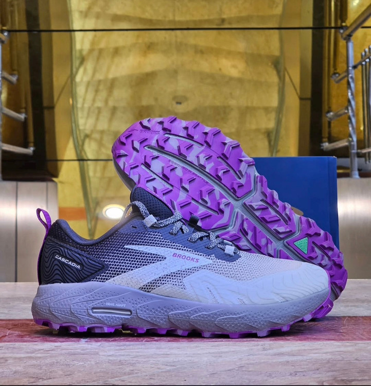 کتونی بروکس کاسکادیا 17/ Brooks Cascadia 17 /ساخت ویتنام/ سایز 40 تا 45 / فروش عمده و تک