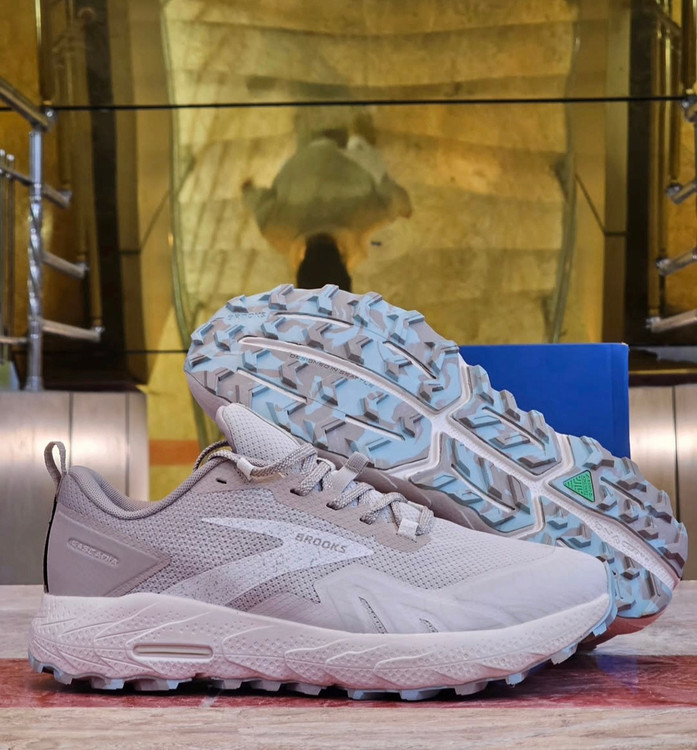 کتونی بروکس کاسکادیا 17/ Brooks Cascadia 17 /ساخت ویتنام/ سایز 40 تا 45 / فروش عمده و تک