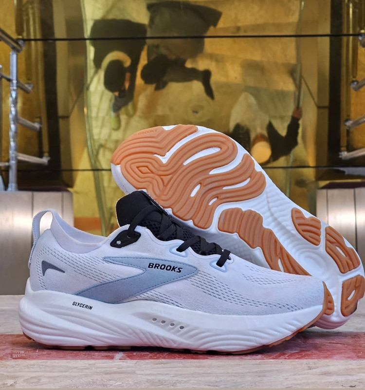 کفش پیاده روی و رانینگ بروکس گلیسیرین ۲۲ Brooks Glyceri 22/ساخت ویتنام/ضمانت کیفیت جعبه و بارکد دار/سایز ۴۰الی ۴۵