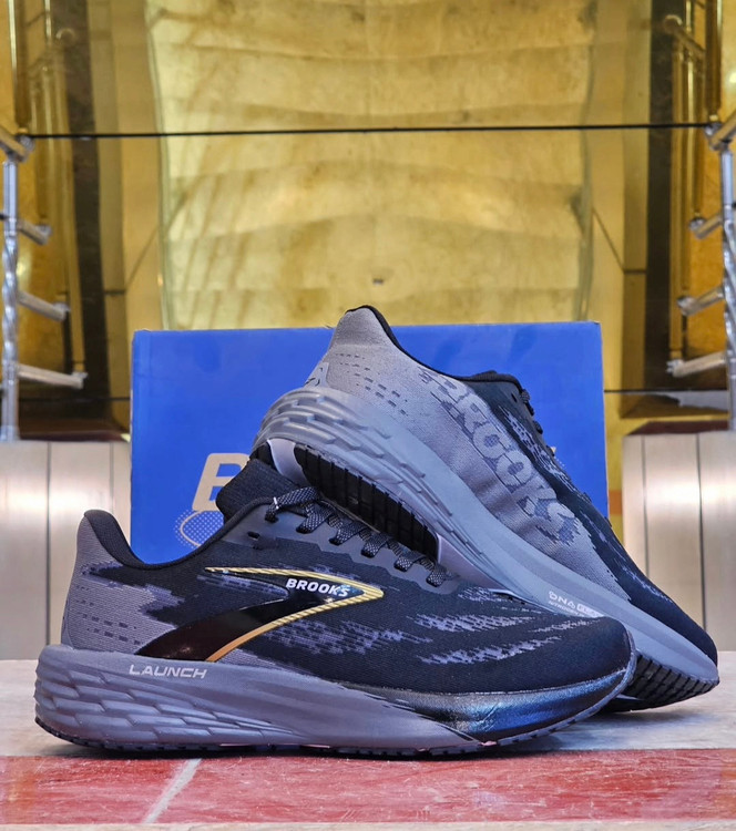 کتونی بروکس لانچ ۱۱ / Brooks lunch 11 /ساخت ویتنام/مستر کوالیتی A ضمانت کیفیت کالا / سایز ۴۰ الی ۴۵