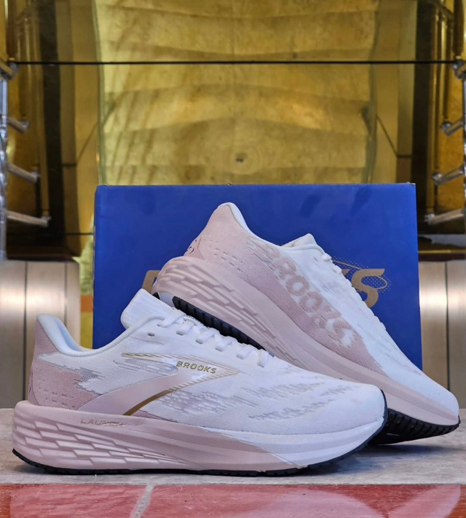 کتونی بروکس لانچ ۱۱ / Brooks lunch 11 /ساخت ویتنام/مستر کوالیتی A ضمانت کیفیت کالا / سایز ۴۰ الی ۴۵