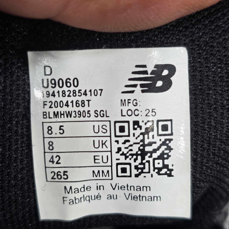 کتونی نیوبالانس ۹۹۰ آمریکاییNewbalance v5 990 وارداتی به سفارش USA بالاترین کیفیت درجه۱. سایز ۴۰الی ۴۵پایین ترین قیمت در ایران