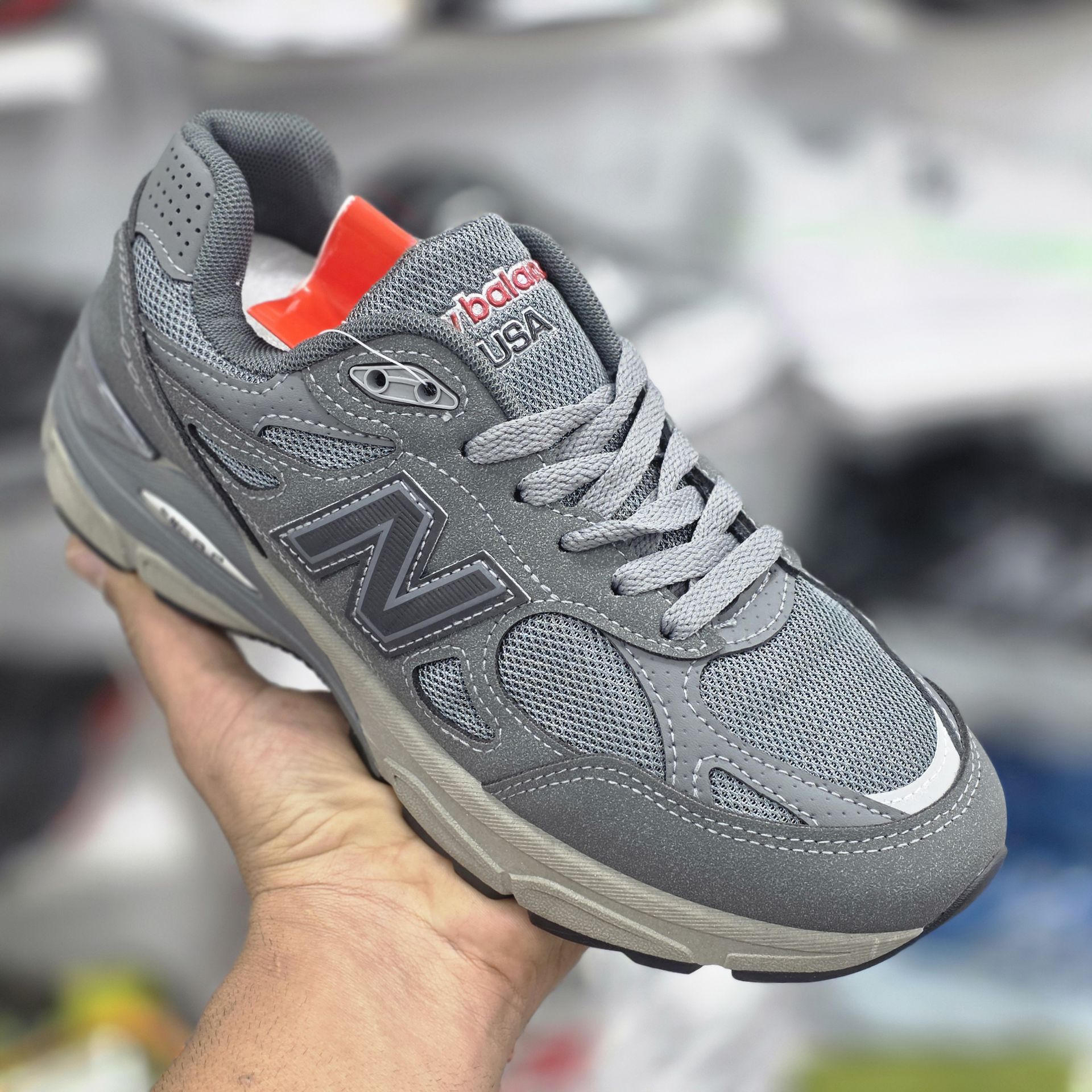 کتونی نیوبالانس ۹۹۰ آمریکاییNewbalance v5 990 وارداتی به سفارش USA بالاترین کیفیت درجه۱. سایز ۴۰الی ۴۵ضمانت کالا