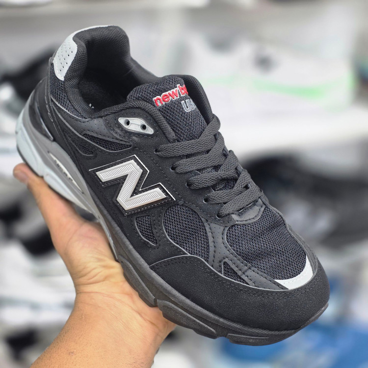 کتونی نیوبالانس ۹۹۰ آمریکاییNewbalance v5 990 وارداتی به سفارش USA بالاترین کیفیت درجه۱. سایز ۴۰الی ۴۵پایین ترین قیمت در ایران