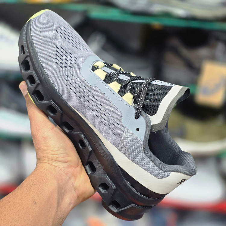 کتونی ویتنامی کیوسی کلود منستر سایز ۴۰ تا ۴۵ / On Cloudmonster