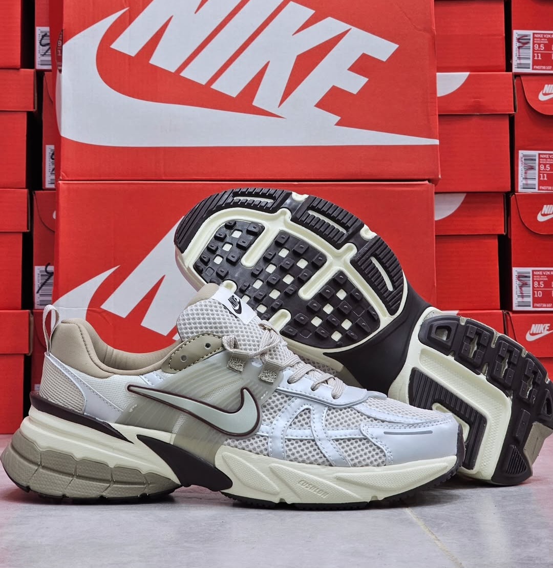 کتونی نایک وی تو کیNike V2k Run/ساخت ویتنام | باجعبه بارکد دار سایز۴۰ الی ۴۵