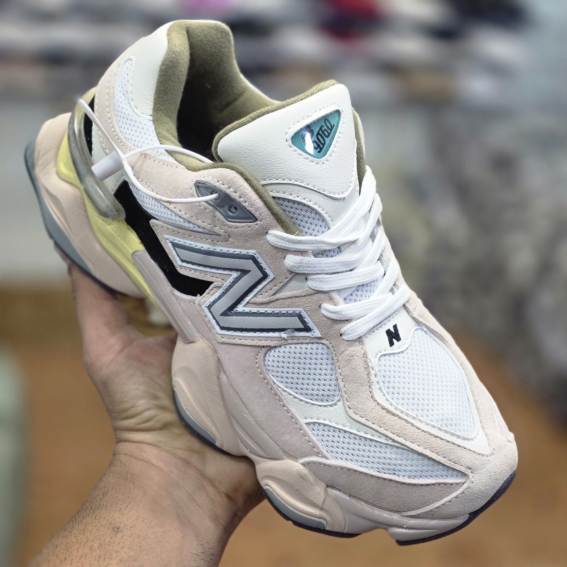کتونی نیوبالانس ۹۰۶۰/new balance 9060 /سایز ۴۰ تا ۴۵/ساخت ویتنام/فروش عمده و تک