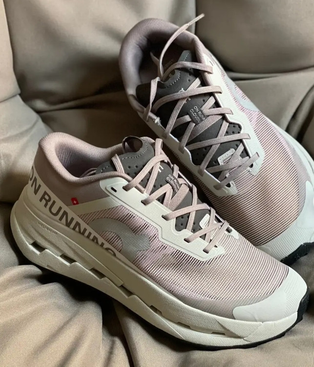 کتونی کیوسی آنرانینگ کلود اولترا3/On M Cloudultra 3/ساخت ویتنام/سایز ۴۰الی ۴۵/فروش عمده وتک