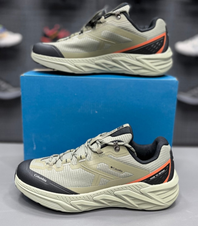 کفش کلمبیا گورتکس ضد آب زیره ویبرام ،ساخت ویتنام سایز ۴۰ تا۴۵ Colombia kailas mountain wander _2 GTX low waterproof Trekking shoes vietnam .فروش بصورت عمده و تک