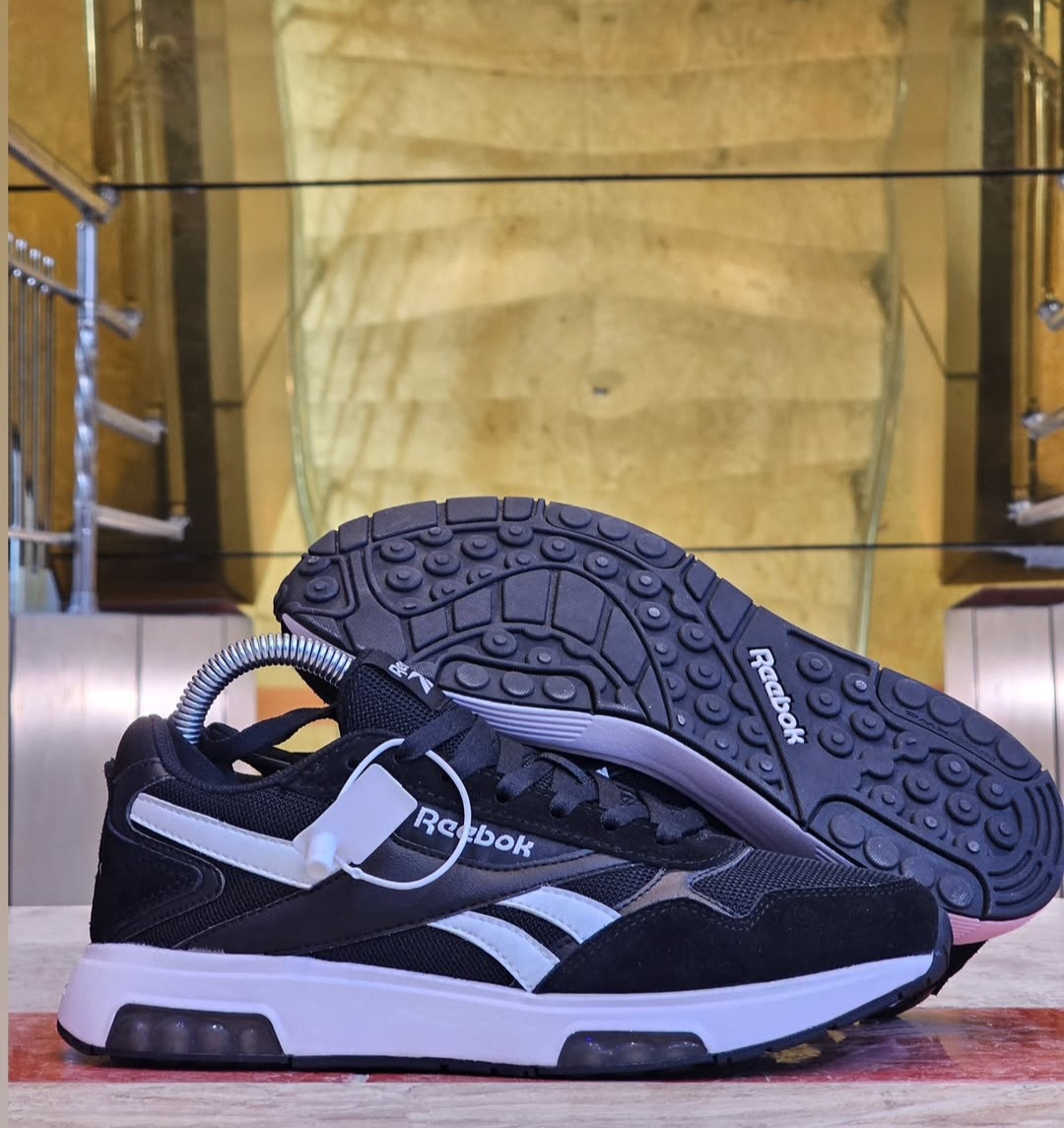 کتونی ریباک Reebok ساخت ویتنام سایز ۴۰ الی ۴۵ فروش ویژه بصورت تکی و عمده