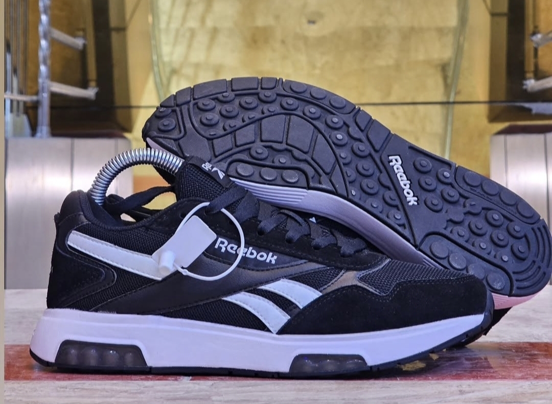 کتونی ریباک Reebok ساخت ویتنام سایز ۴۰ الی ۴۵ فروش ویژه بصورت تکی و عمده