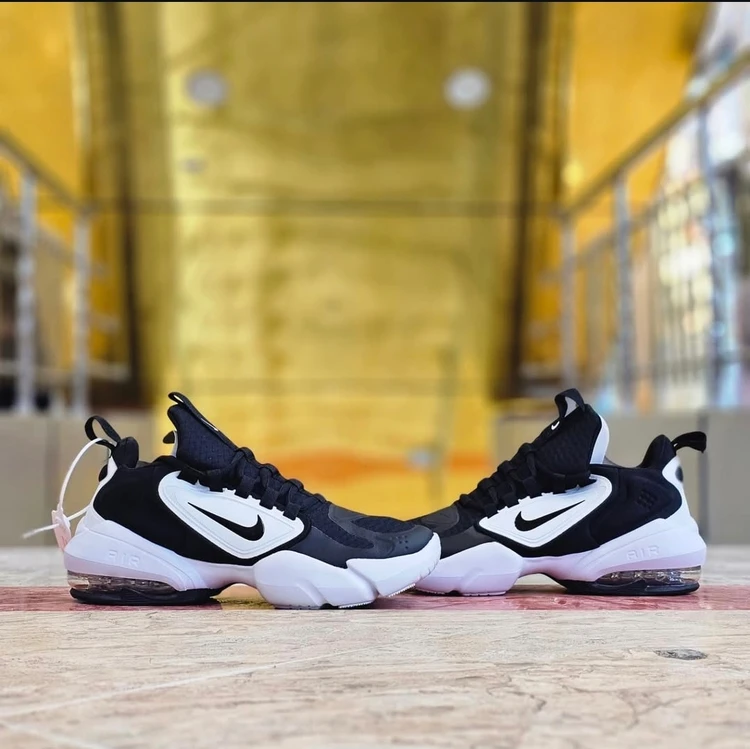 کتونی نایک ایرمکس آلفا ساواج سایز ۴۰ تا ۴۵ فروش بصورت عمده و تک . Nike air max alpha savage