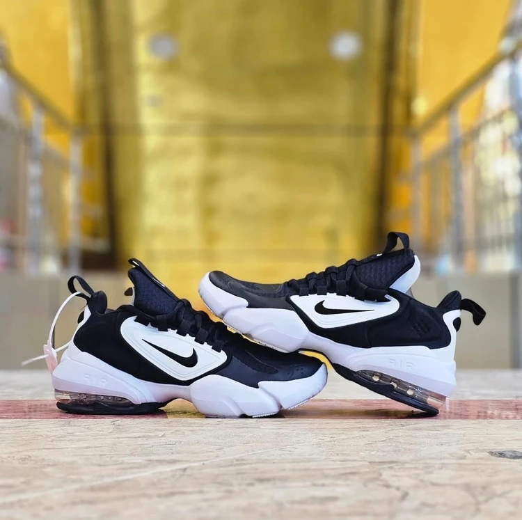 کتونی نایک ایرمکس آلفا ساواج سایز ۴۰ تا ۴۵ فروش بصورت عمده و تک . Nike air max alpha savage