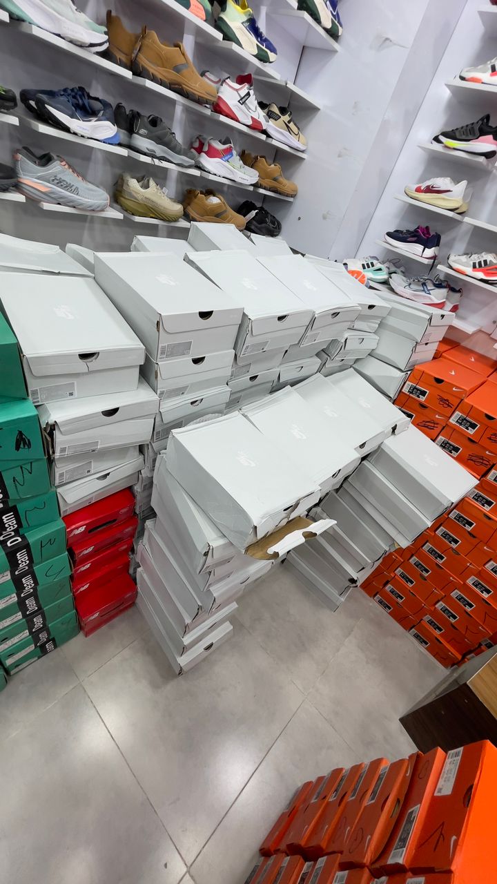 کتونی نایک ایر فورسNike Air Force ساخت ویتنام ست جذاب سایز ۳۶ تا ۴۵ . فروش تکی و عمده تضمین کیفیت کالا