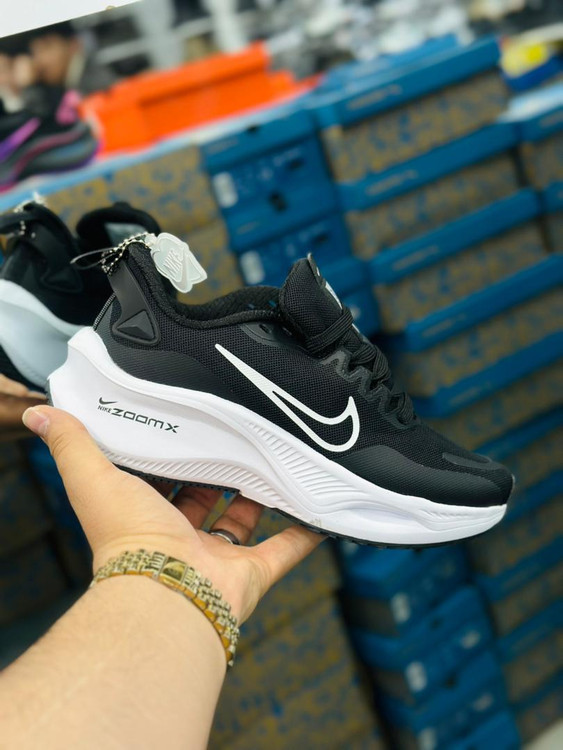 کتونی نایک زوم ایکس لبخندی Nike Zoom X ساخت ویتنام سایز ۳۷ تا ۴۰ فروش بصورت عمده و تک