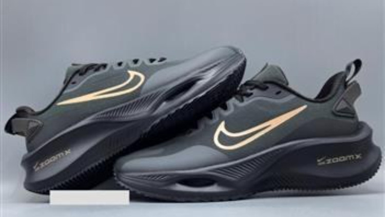 کتونی نایک زوم ایکس لبخندی Nike Zoom X ساخت ویتنام سایز ۳۷ تا ۴۰ فروش بصورت عمده و تک