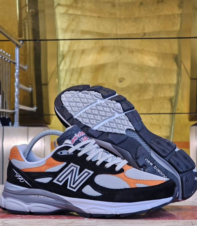 کتونی خارجی نیوبالانس ۹۹۰/مستر کوالیتی A/سایز ۴۰ تا ۴۵/ Newbalance 990 v3/ساخت ویتنام
