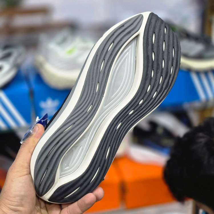 میزانو نئو ویستا/ Mizuno Neo Vista/ساخت ویتنام /سایز ۴۰ الی ۴۵/ فروش تکی و عمده/ضمانت کالا