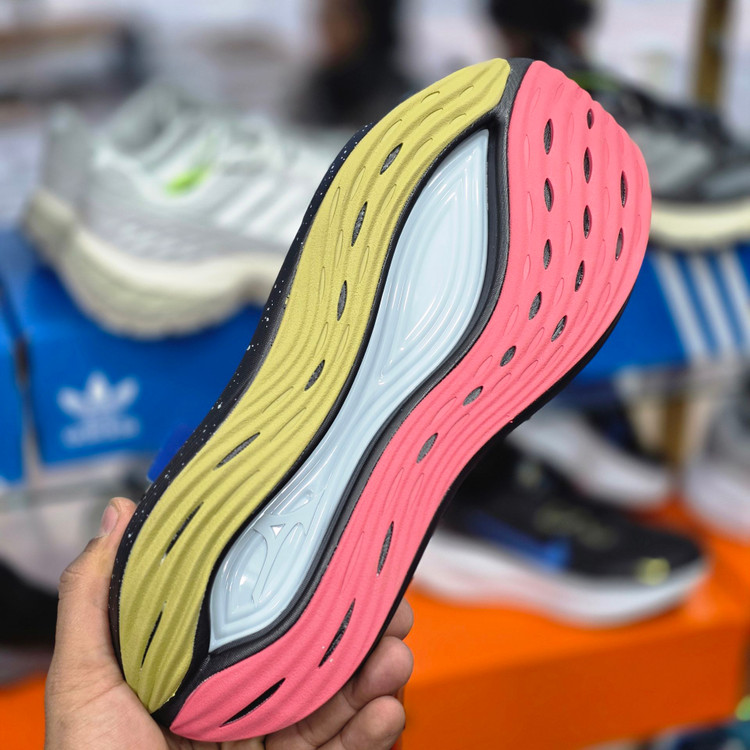 میزانو نئو ویستا/ Mizuno Neo Vista/ساخت ویتنام /سایز ۴۰ الی ۴۵/ فروش تکی و عمده/ضمانت کالا