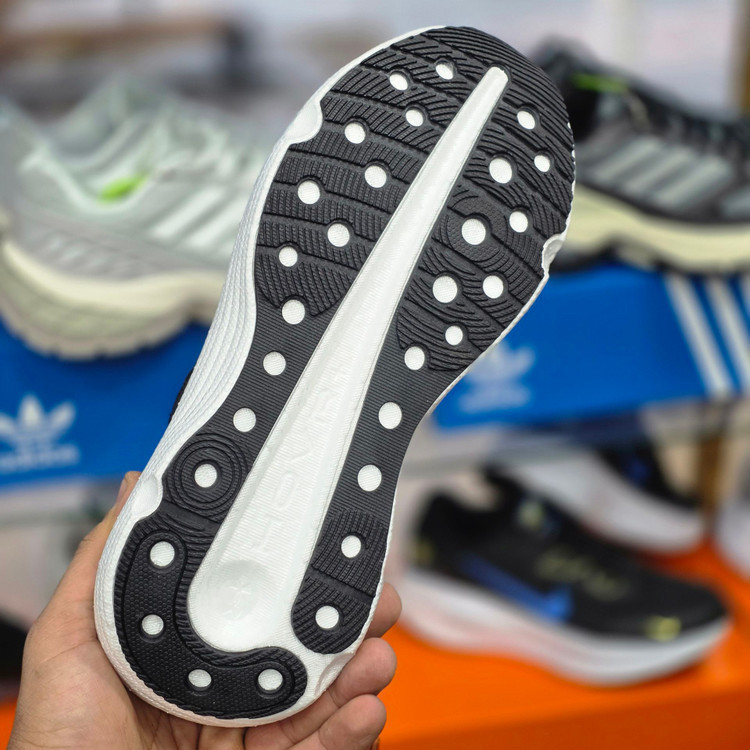 کفش اندرارمور اینفینیت اِلایت ۲ anderarmour infinite elite 2 / ضمانت ویتنامی و کیفیت کالا / سایز ۴۰ الی ۴۵