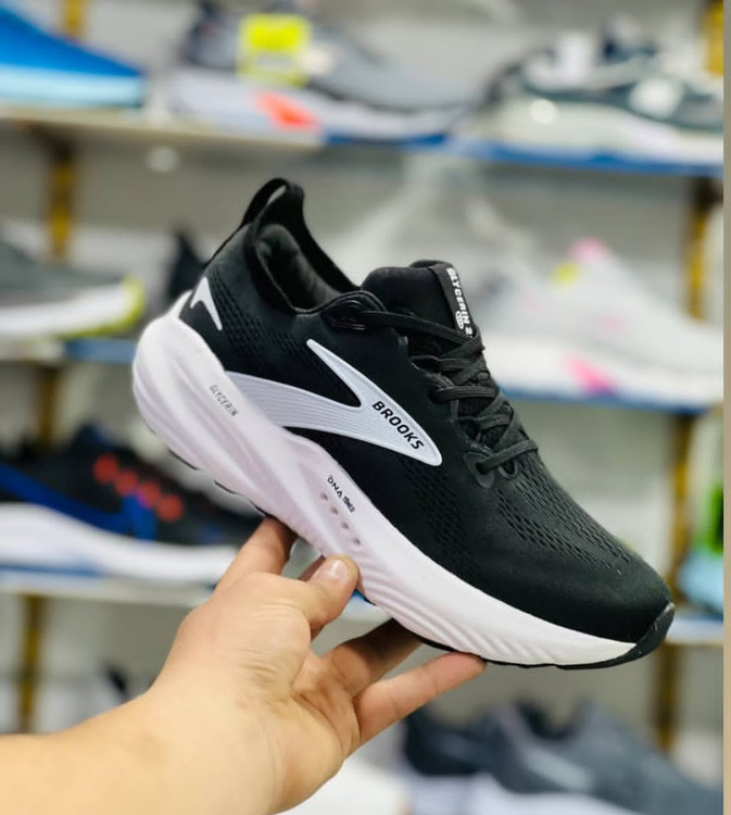 کتونی خارجی بروکس گلیسرین ۲۲ /BROOKS GLYCERIN 22 /ضمانت کالا کیفیت مستر کوالیتیA/ سایز ۴۰ تا ۴۵/ فروش ویژه