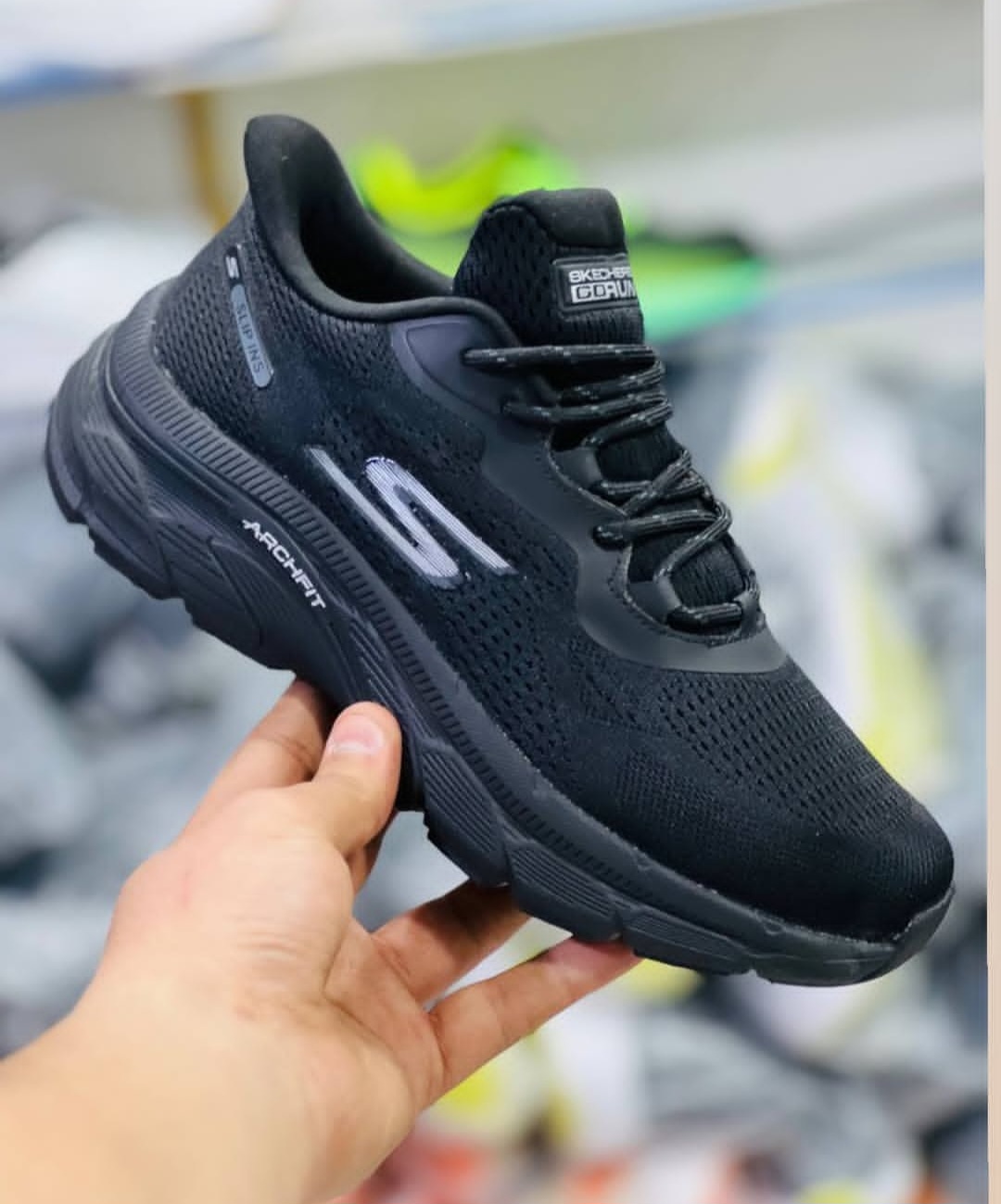کتونی خارجی اسکیچرز آرچ فیتSkechers Archfit Slip-ins ساخت ویتنام سایز۴۰ تا ۴۵ .فروش تکی و عمده